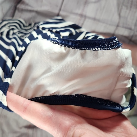 Lands' End Women's Chlorine Resistant Soft Cup Tugless Sporty One Piece Swimsuit - Picture 9 of 10